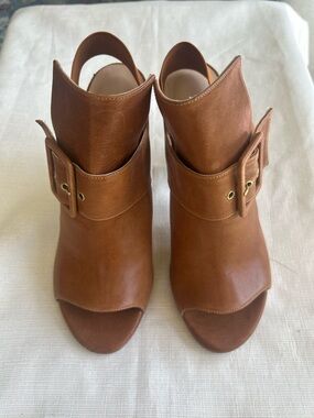 Stuart Weitzman Tan Leather Open-Toe Buckle Mules